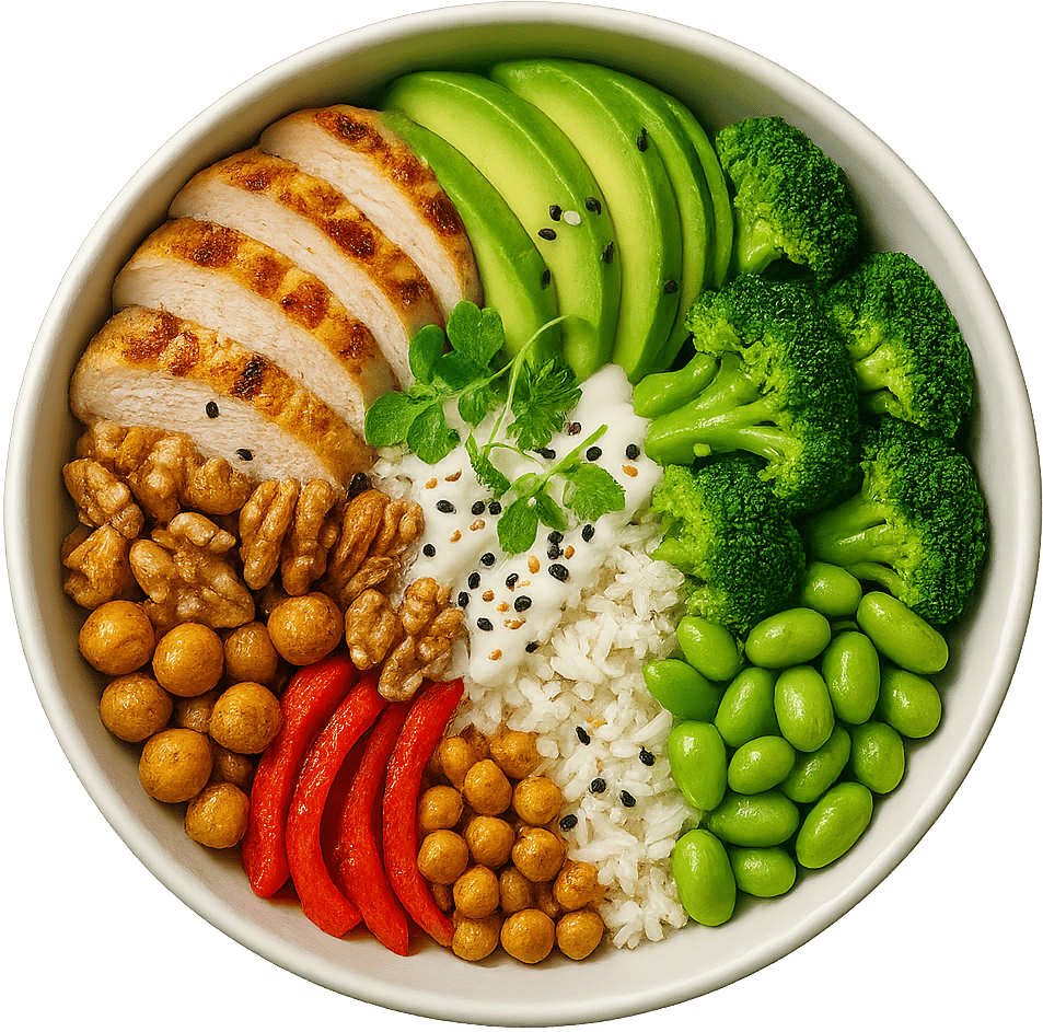 Große Protein Bowl mit gegrilltem Hähnchen, Avocado, Brokkoli und Edamame